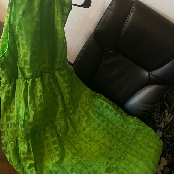 Green Tiered Halter Maxi Dress for Weddings - Picture 4 of 5
